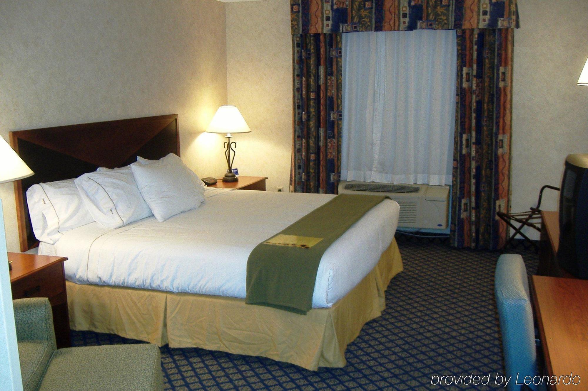 Holiday Inn Express Miles City Room photo
