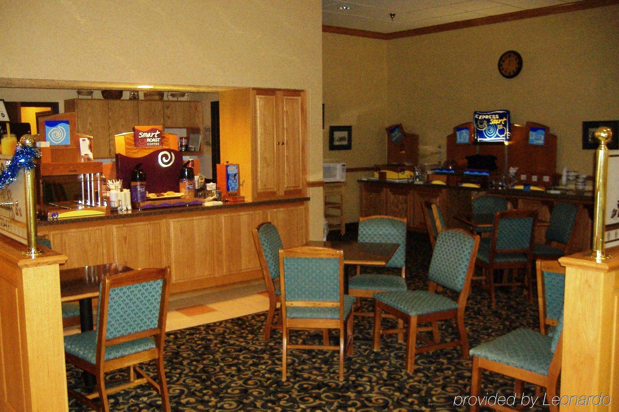 Holiday Inn Express Miles City Restaurant photo