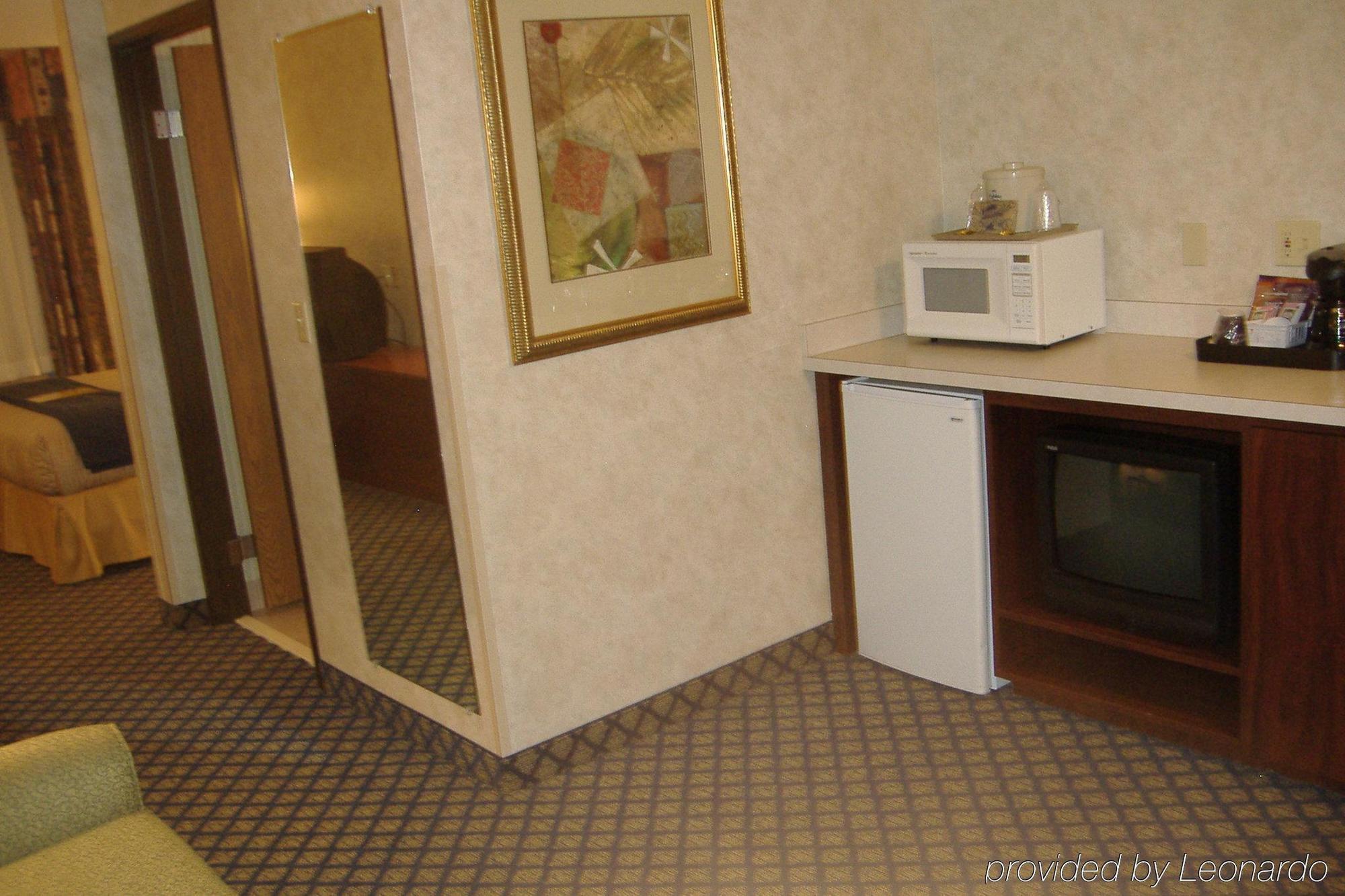 Holiday Inn Express Miles City Room photo