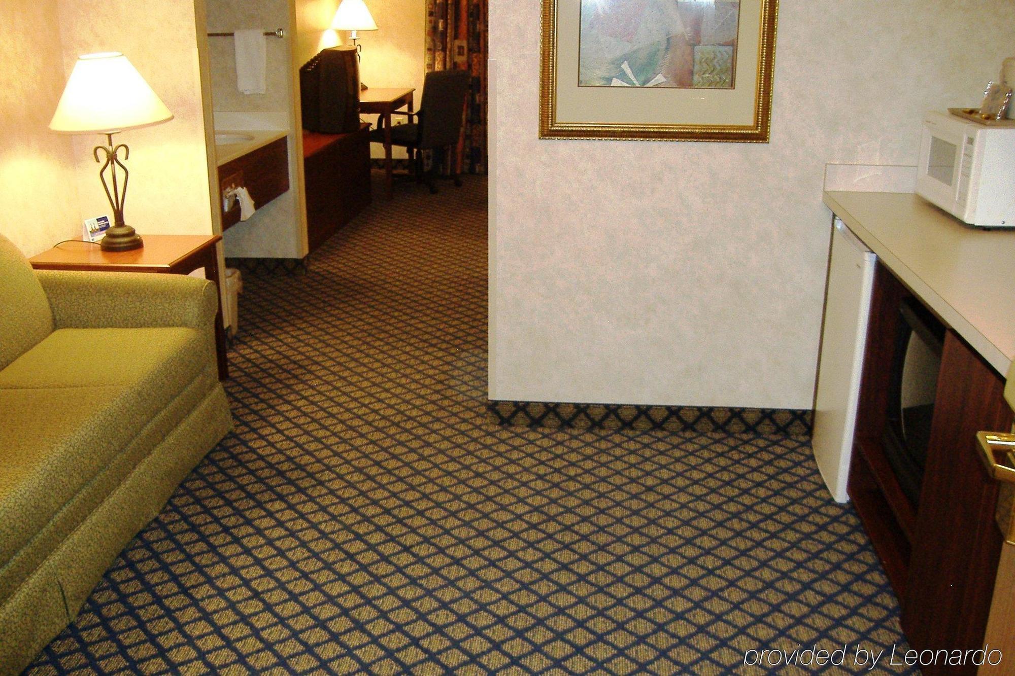 Holiday Inn Express Miles City Room photo