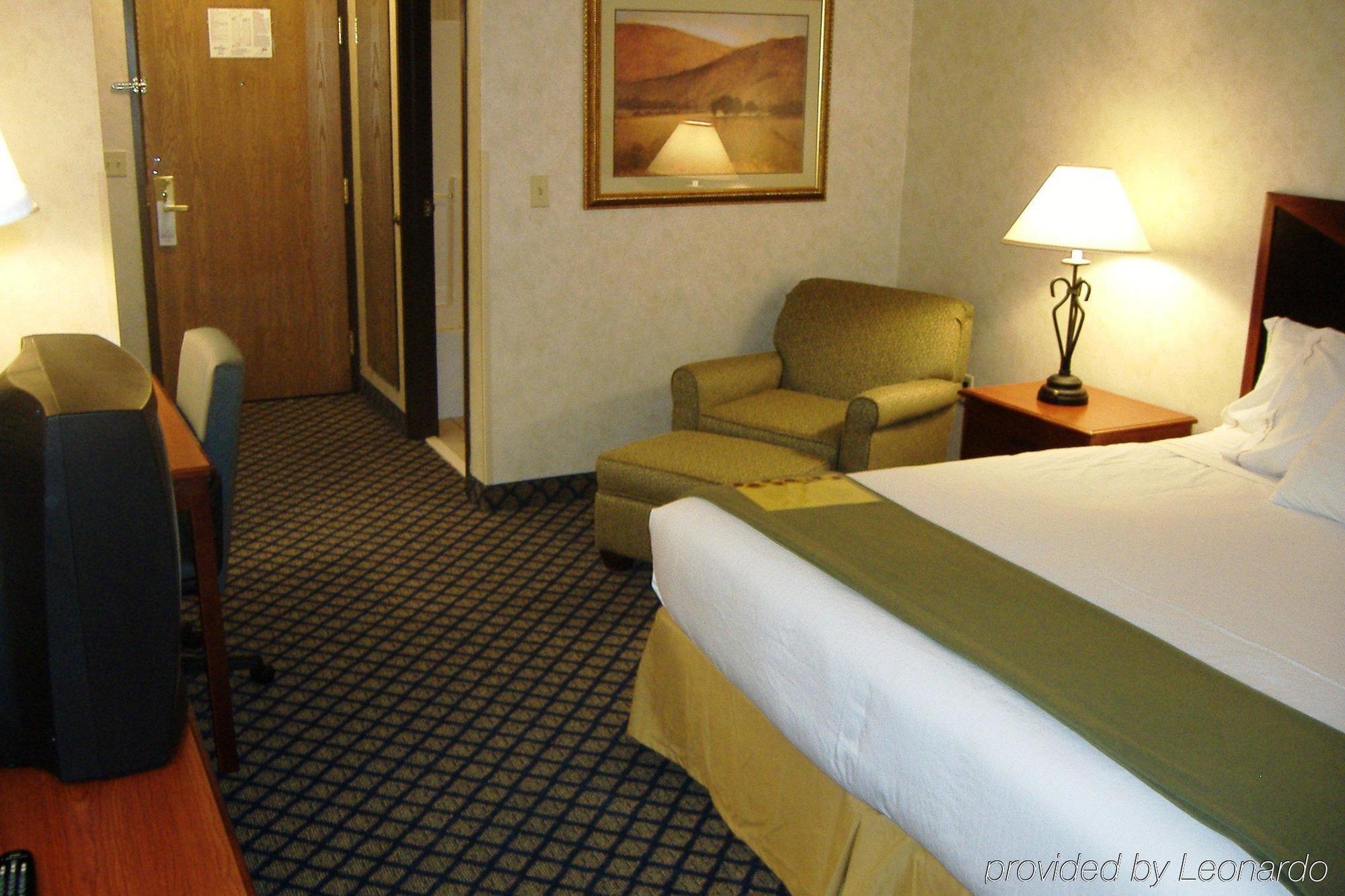 Holiday Inn Express Miles City Room photo