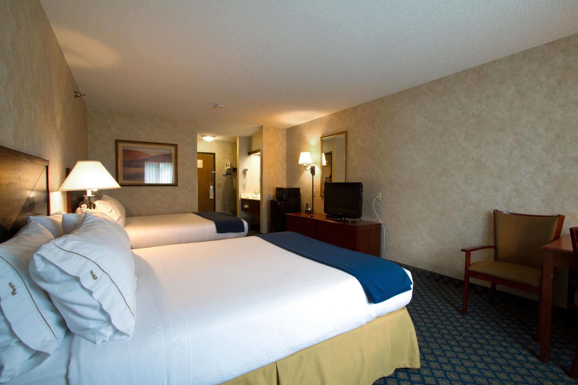 Holiday Inn Express Miles City Exterior photo