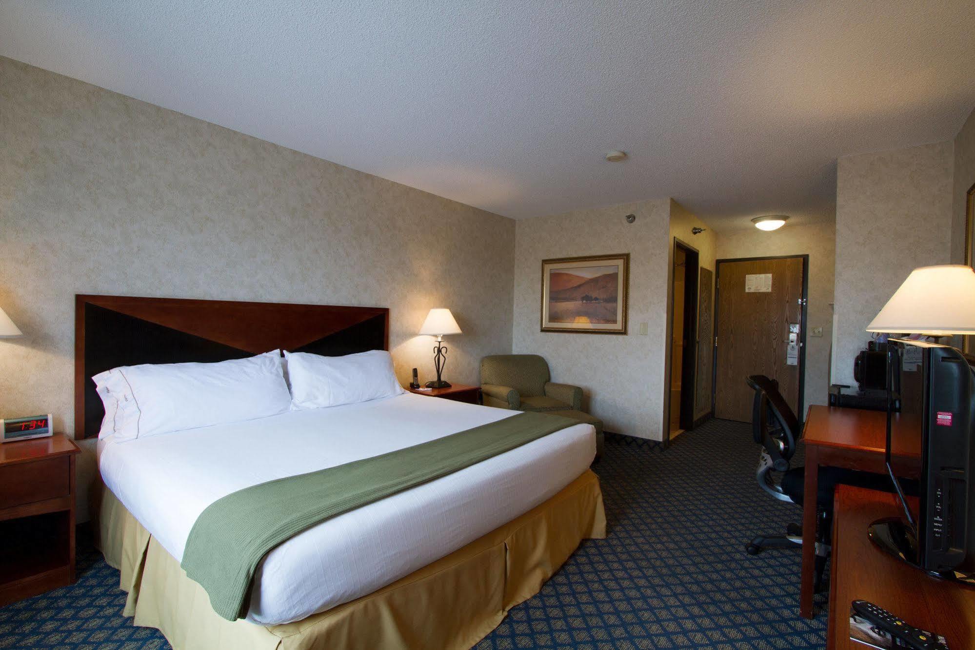Holiday Inn Express Miles City Exterior photo