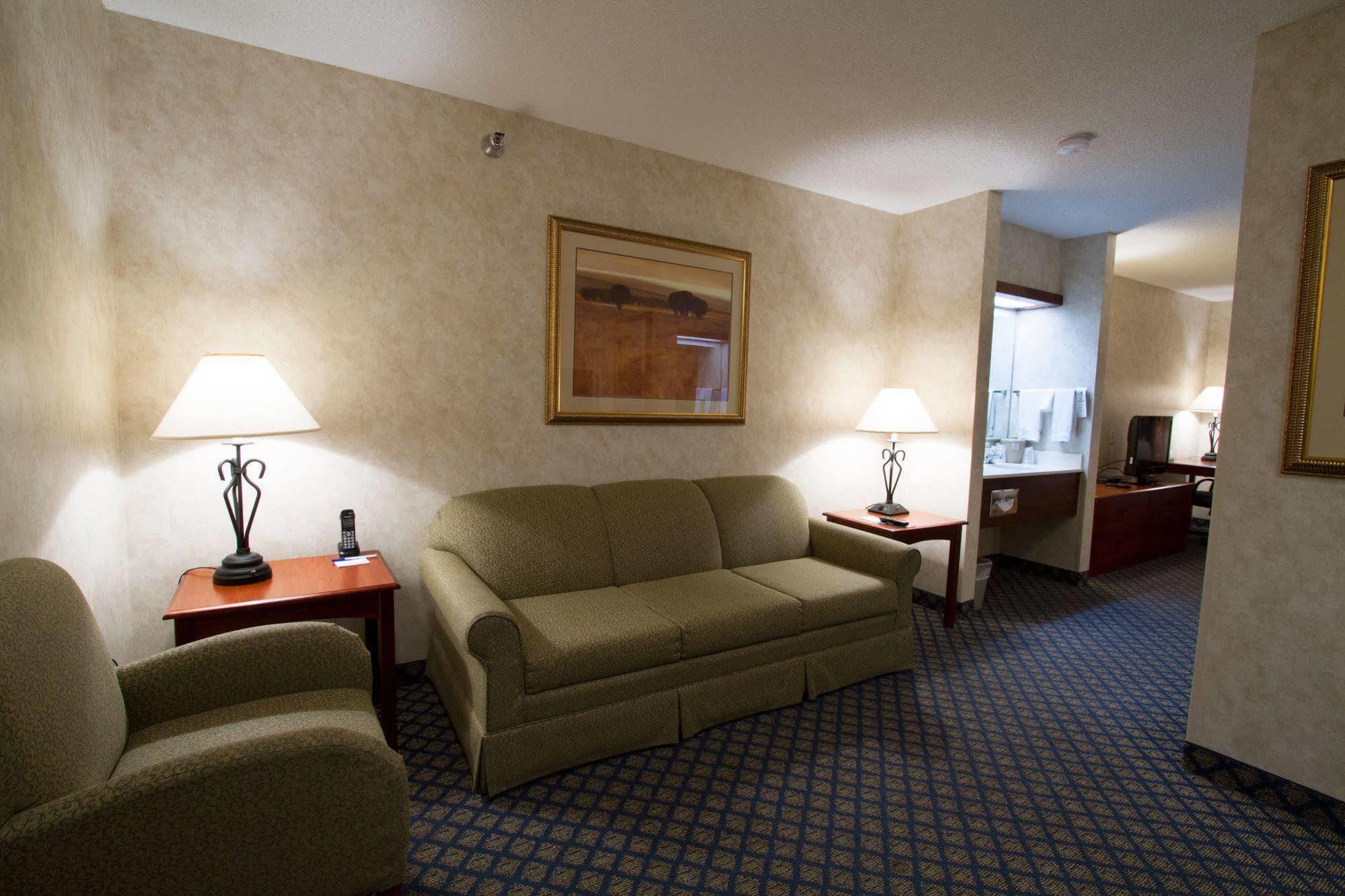Holiday Inn Express Miles City Exterior photo