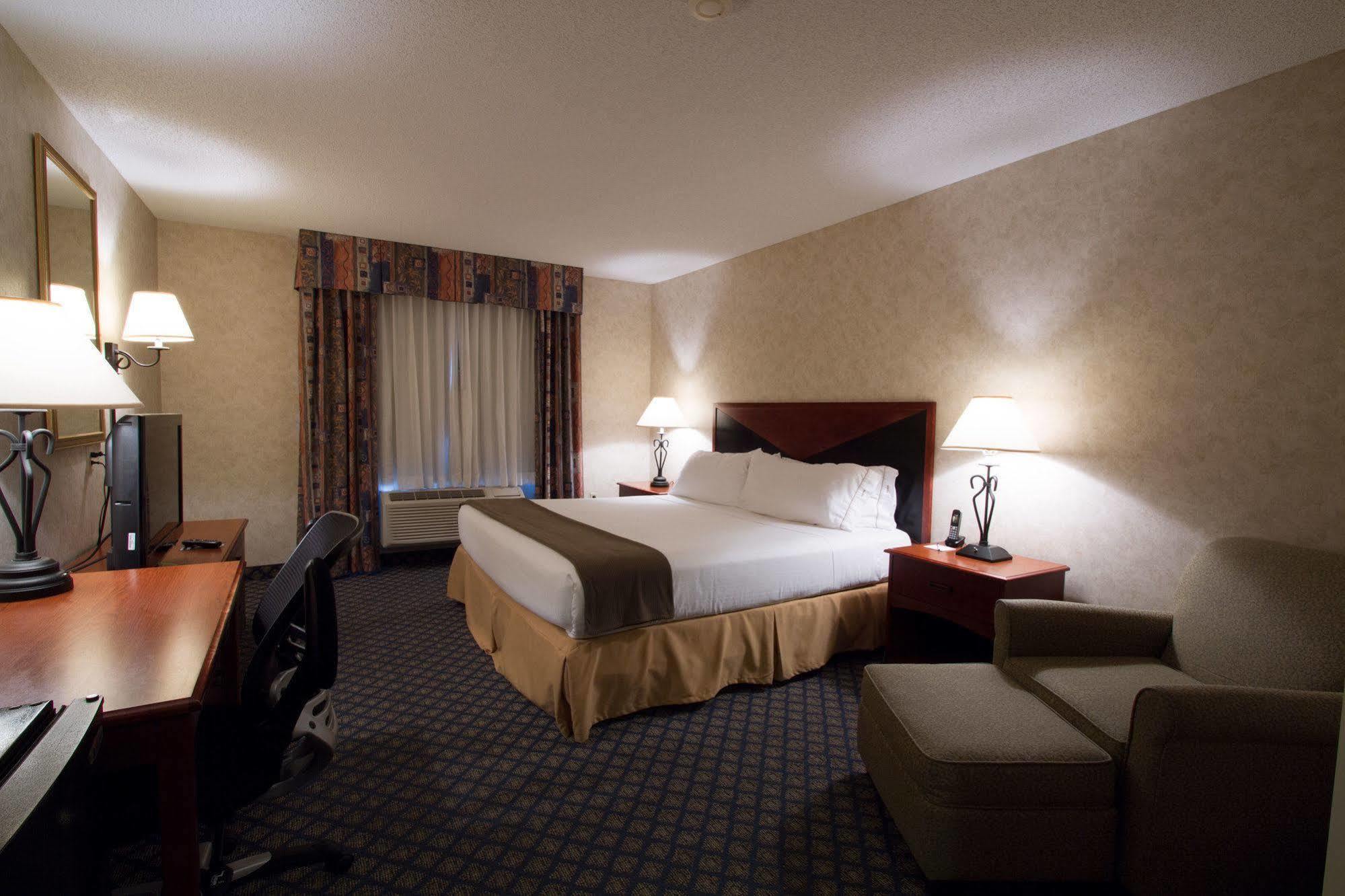 Holiday Inn Express Miles City Exterior photo