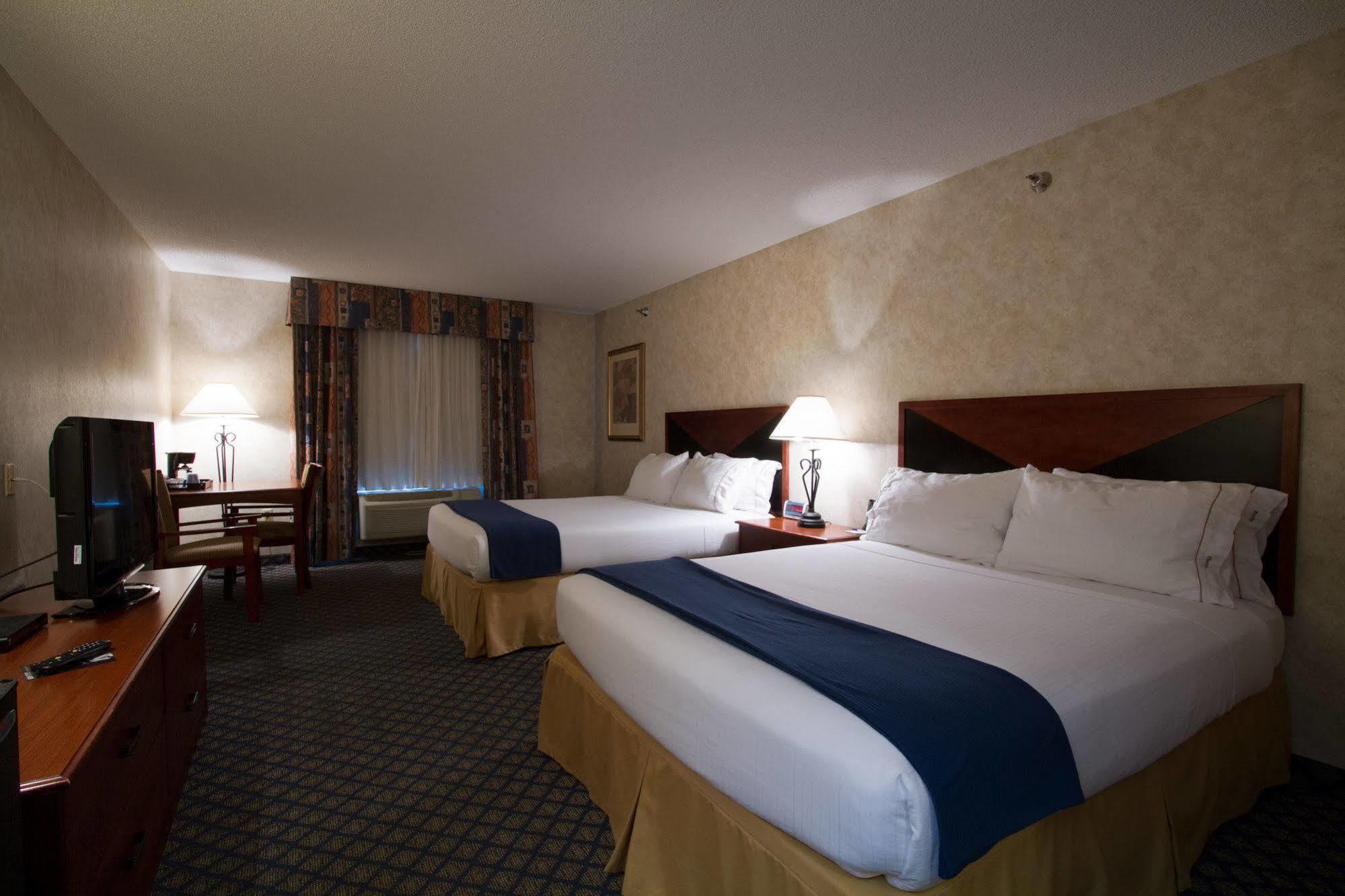 Holiday Inn Express Miles City Exterior photo
