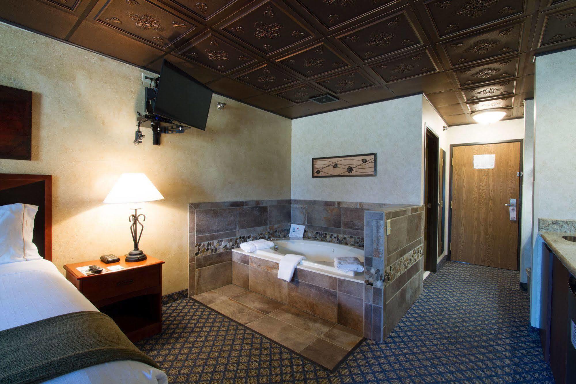 Holiday Inn Express Miles City Exterior photo
