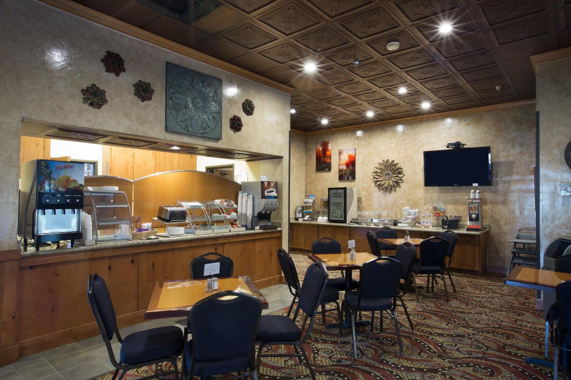 Holiday Inn Express Miles City Exterior photo